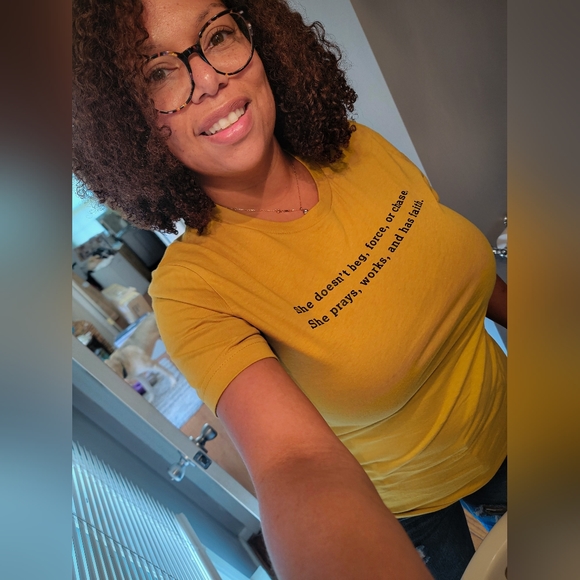 Meet your Posher! - Picture 1 of 3